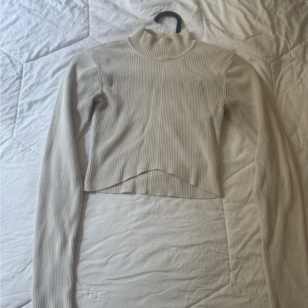 Ribbed White Long Sleeve Crop Top - Picture 3 of 5